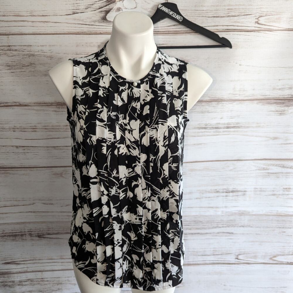 Karl Lagerfeld Paris Black and White Floral Print Sleeveless Pleated Blouse XS